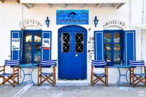 katapola amorgos cyclade grece bar grand bleu