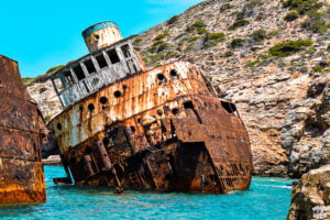 epave olympia amorgos cyclade grece rouille mer