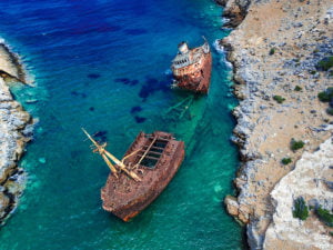 epave olympia amorgos cyclade grece vue drone mer