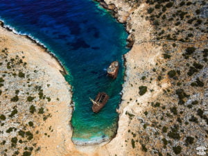 epave olympia amorgos cyclades grece vue drone mer falaise