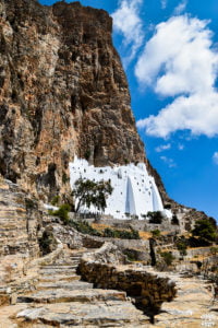monastère de la Panagia Chozoviotissa amorgos cyclade grece escalier falaise