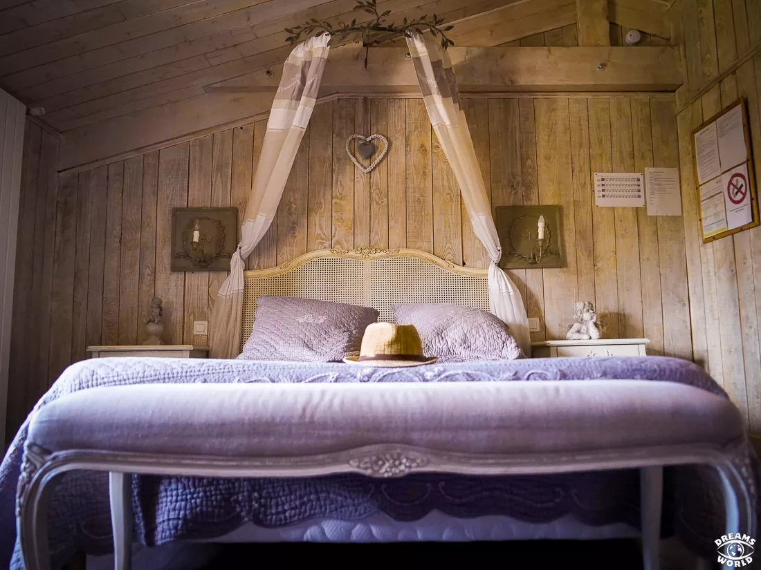 Ou dormir en auvergne moulin de la fortie chambre hevea