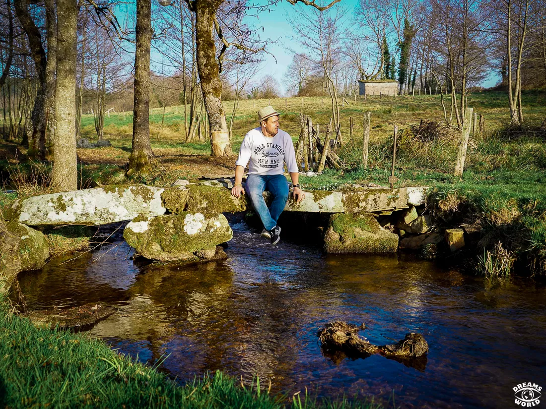 Ou dormir en auvergne moulin de la fortie pont ruisseau