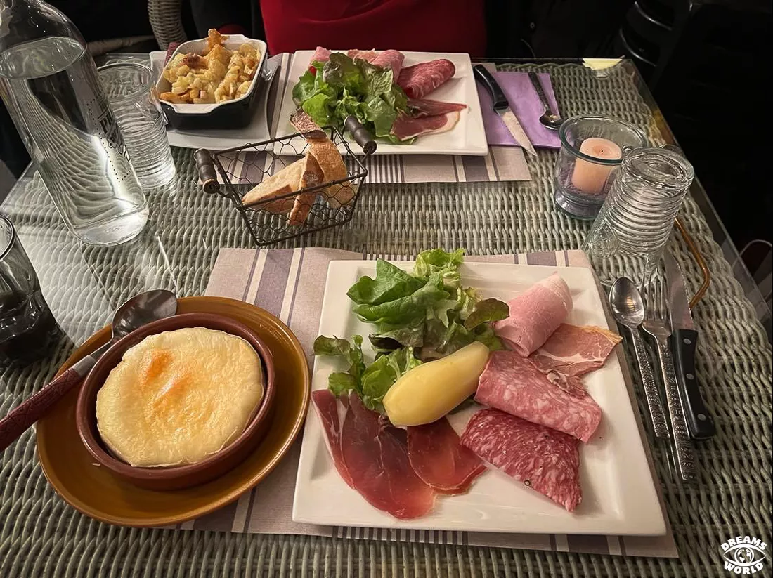 le moulin de la fortie restaurant truffade saint nectaire