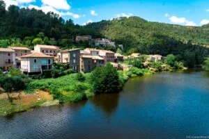 village Ollières sur Eyrieux