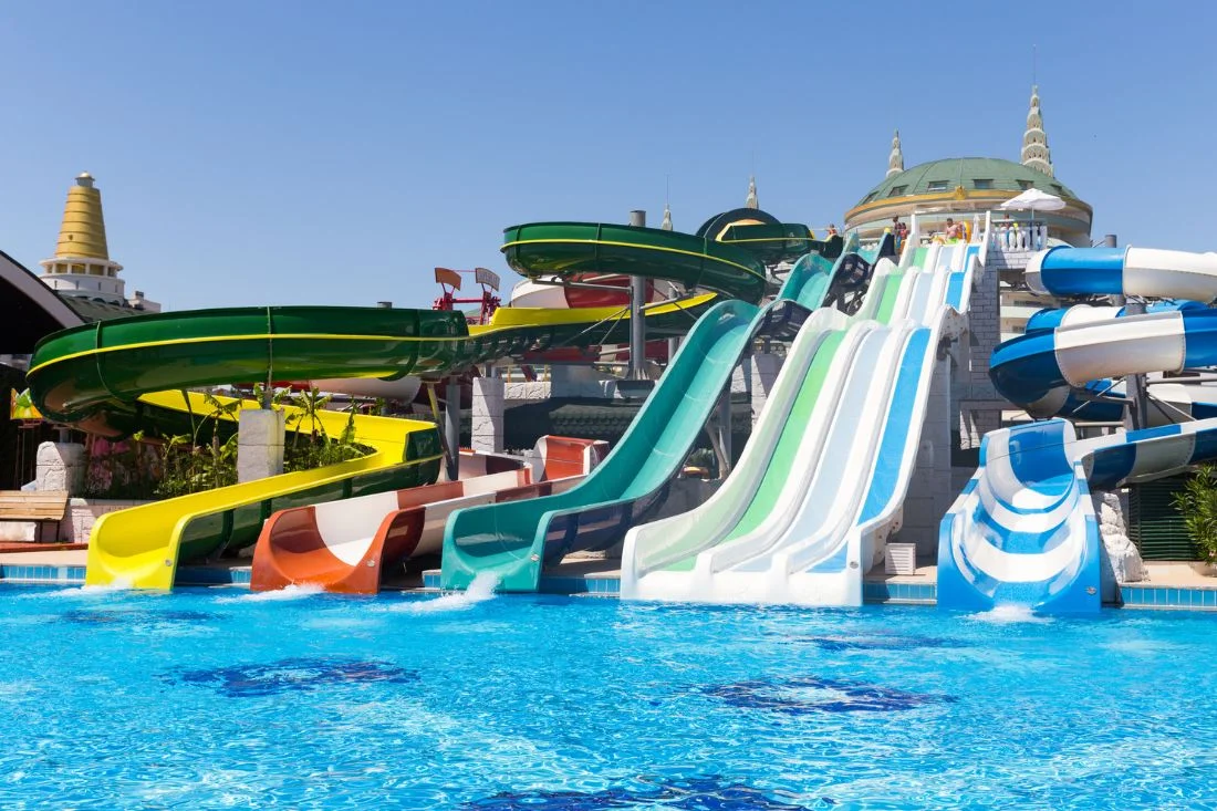 Piscine toboggan